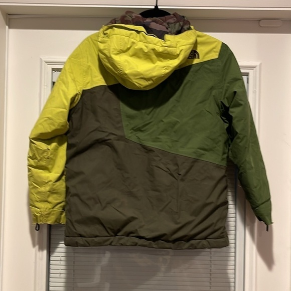 The North Face Youth Boys Insulated Jacket - Picture 5 of 11